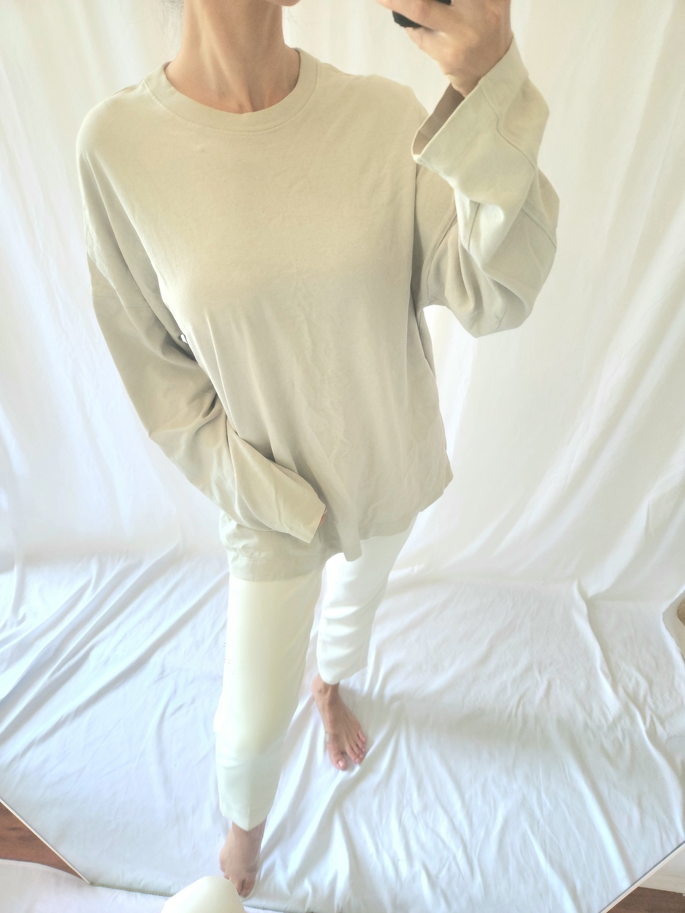 Joah Brown Relaxed Long-Sleeve Crewneck Top in Light Cream